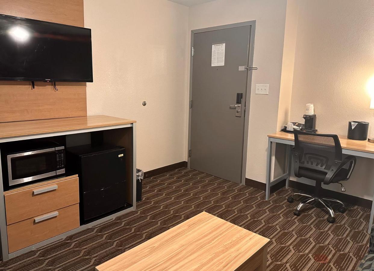 One-Bedroom King Suite - Non-Smoking at Baymont by Wyndham Noblesville