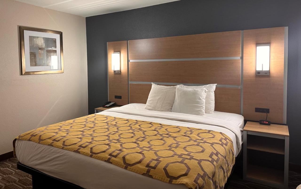 One-Bedroom King Suite - Non-Smoking at Baymont by Wyndham Noblesville