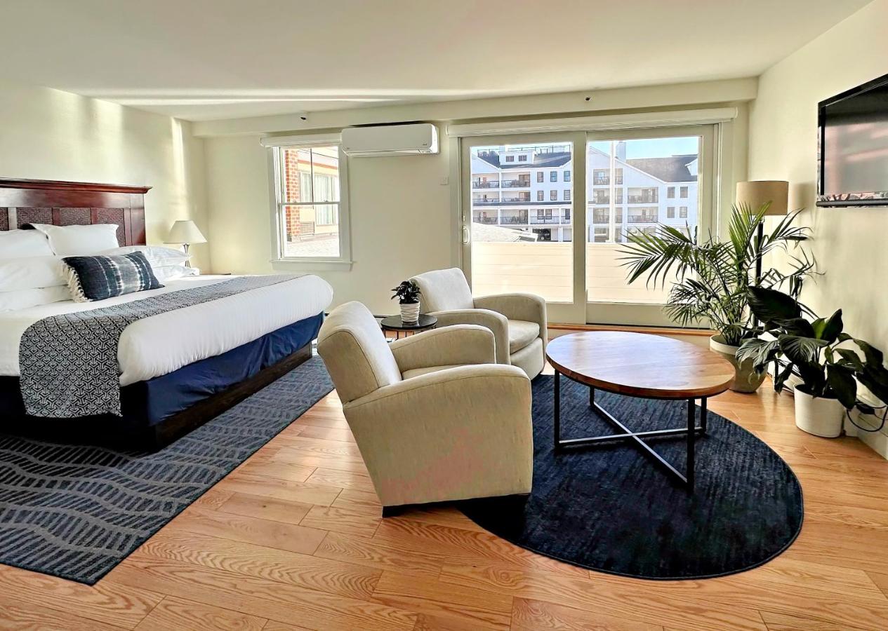 | Harborside Inn