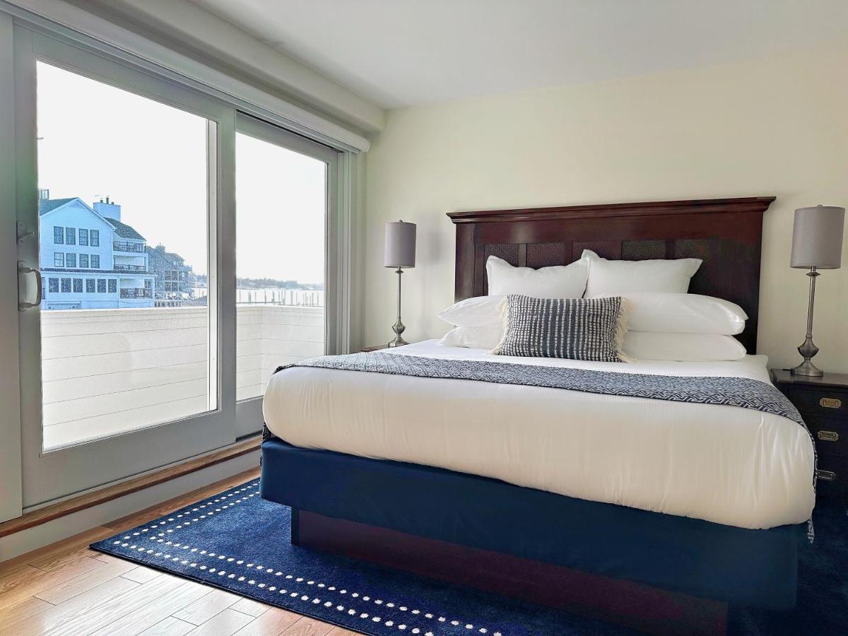 | Harborside Inn