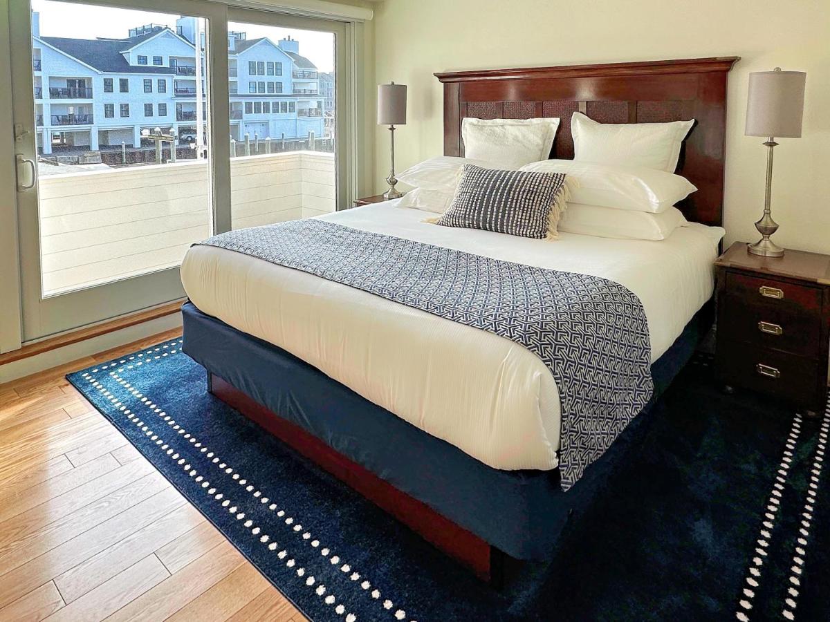 | Harborside Inn