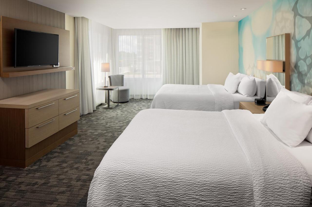 Queen Room with Two Queen Beds at Courtyard by Marriott Detroit Farmington