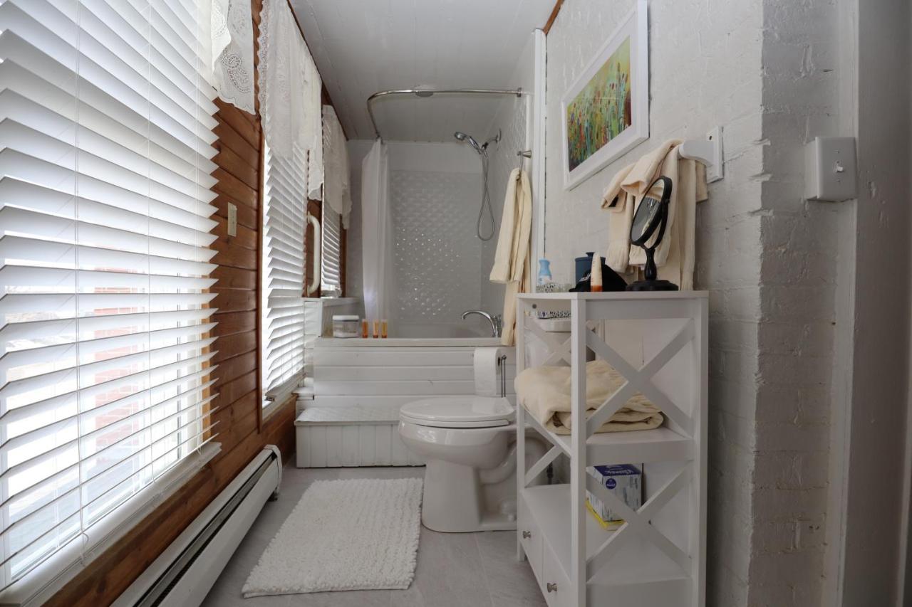 | Cloran Mansion Bed & Breakfast