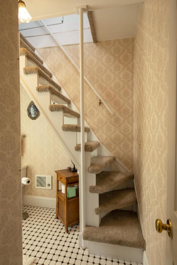 | Cloran Mansion Bed & Breakfast
