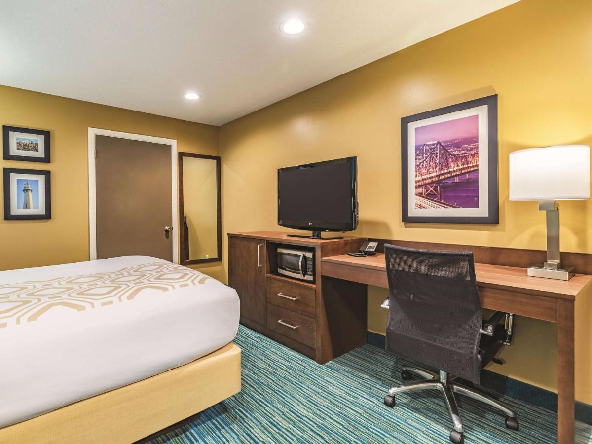 Queen Room with Mobility/Hearing Access - Non-Smoking at La Quinta Inn & Suites by Wyndham San Francisco Airport West