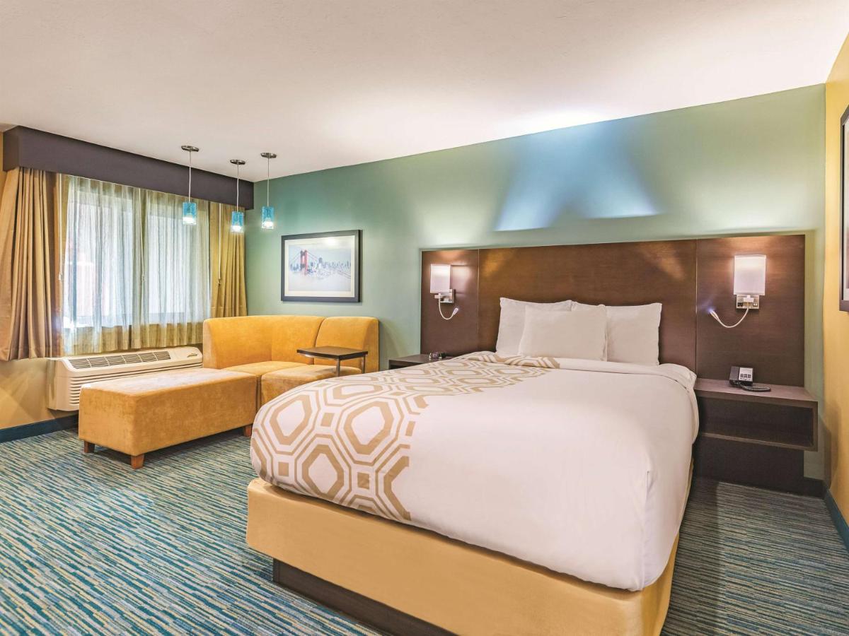 Queen Room with Sofa - Non-Smoking at La Quinta Inn & Suites by Wyndham San Francisco Airport West