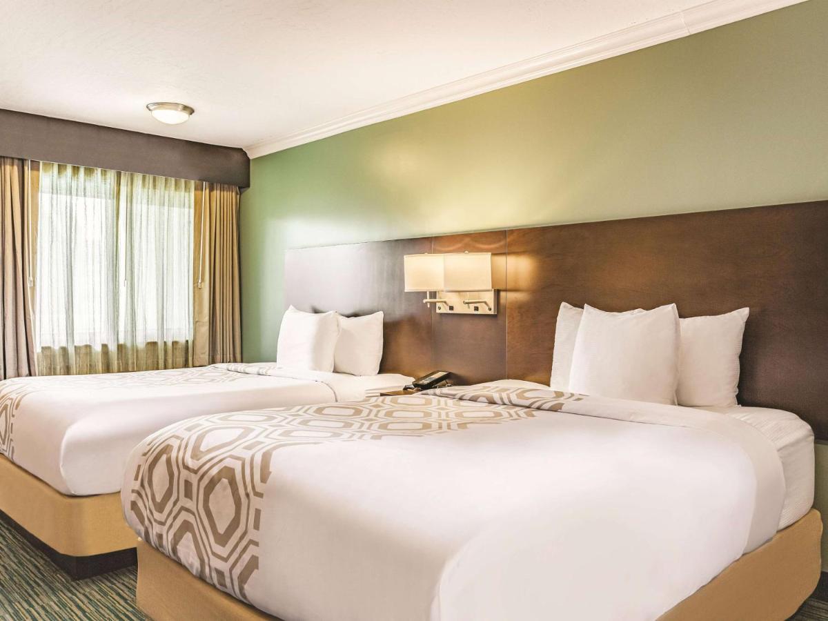 2 Queens with Kitchen Non-Smoking at La Quinta Inn & Suites by Wyndham San Francisco Airport West