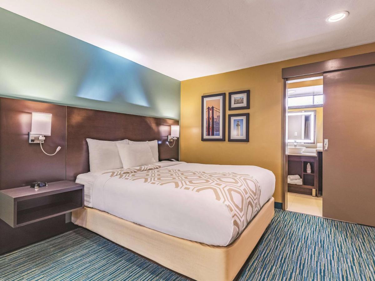 Queen Room with Sofa - Non-Smoking at La Quinta Inn & Suites by Wyndham San Francisco Airport West