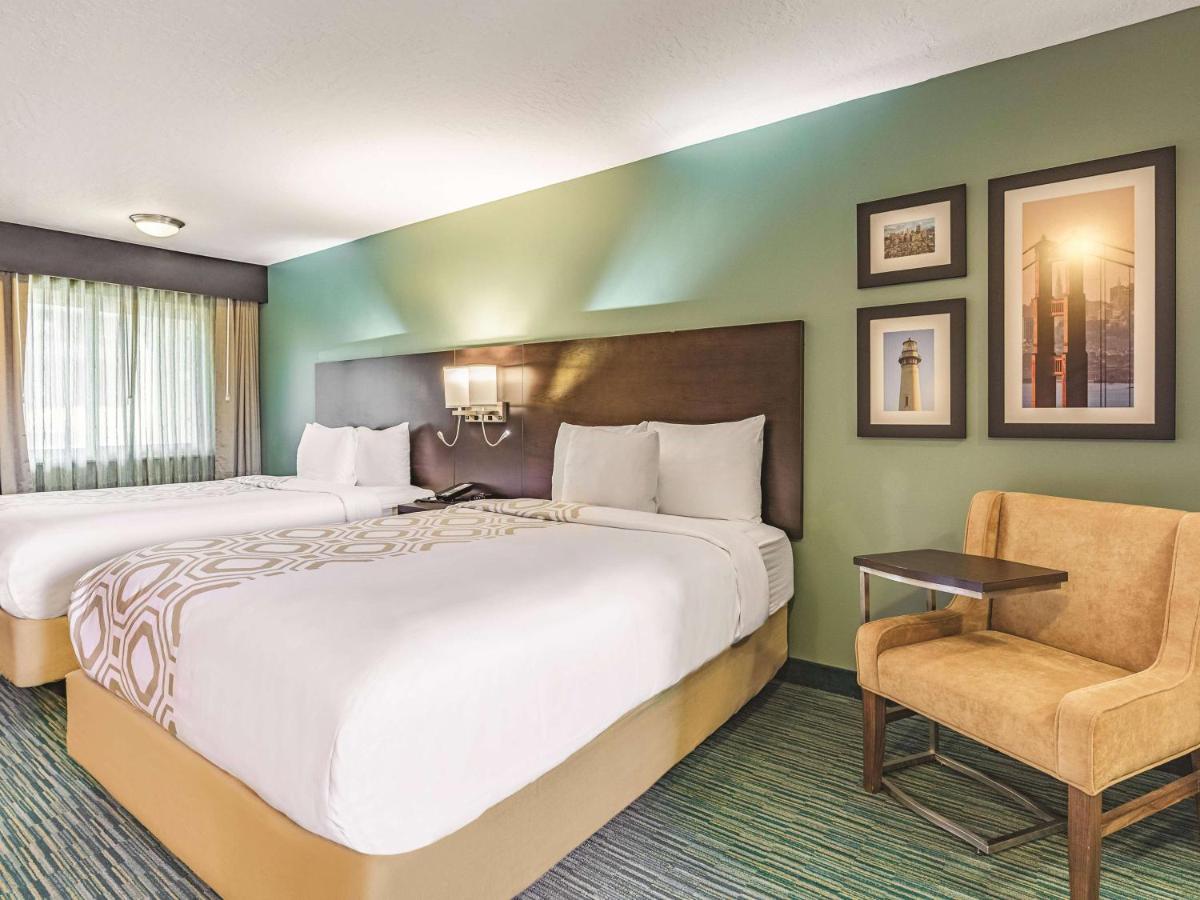 2 Queens with Kitchen Non-Smoking at La Quinta Inn & Suites by Wyndham San Francisco Airport West