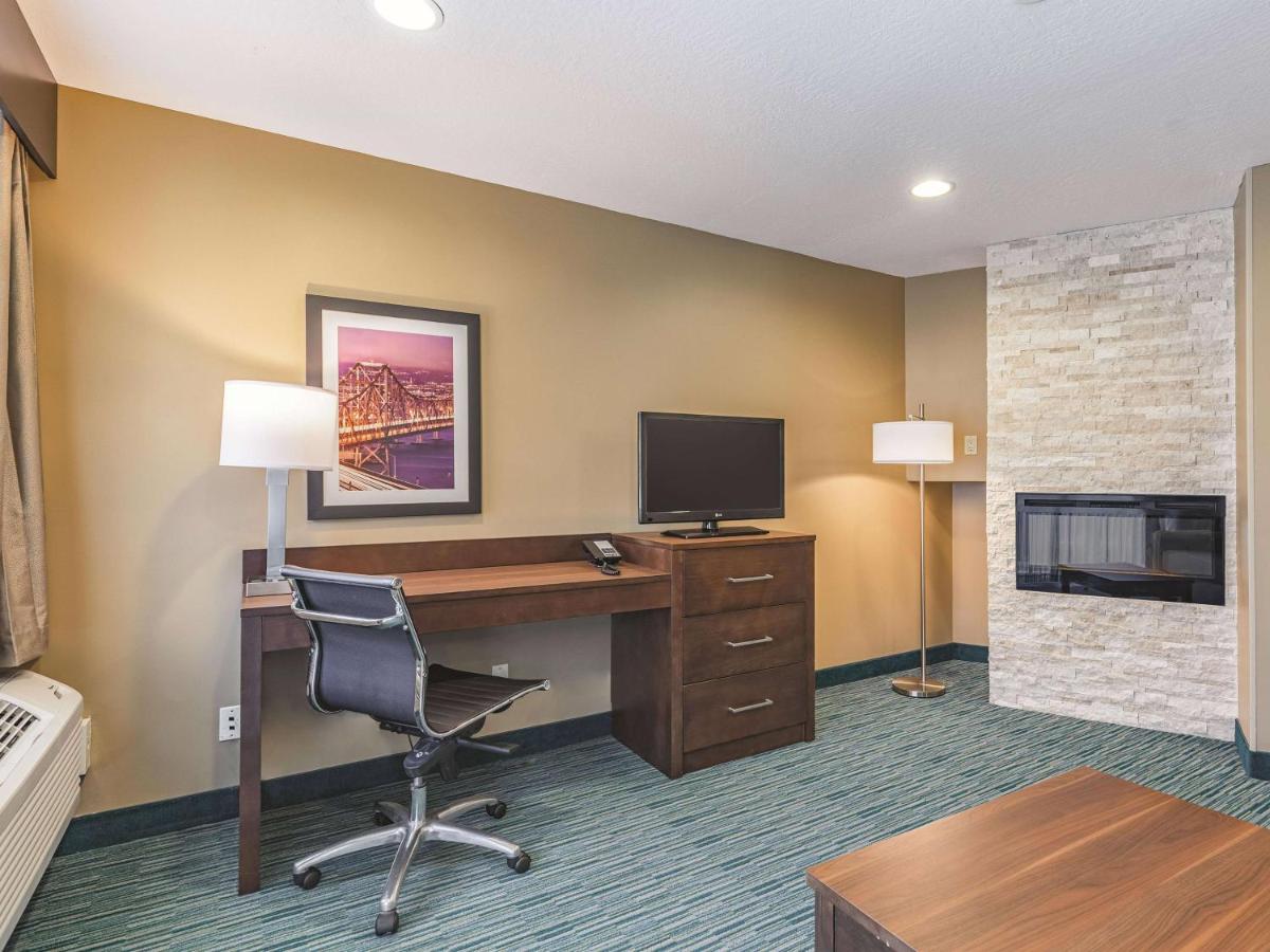 King Apartment - Non-Smoking at La Quinta Inn & Suites by Wyndham San Francisco Airport West