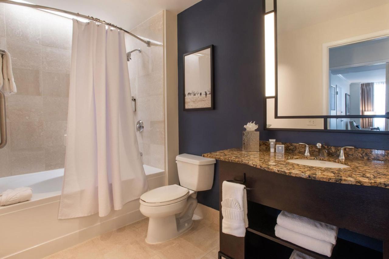 Suite, 1 Bedroom Junior Suite, 1 King, No view, Mid floor at Magnolia Hotel Houston, A Tribute Portfolio Hotel
