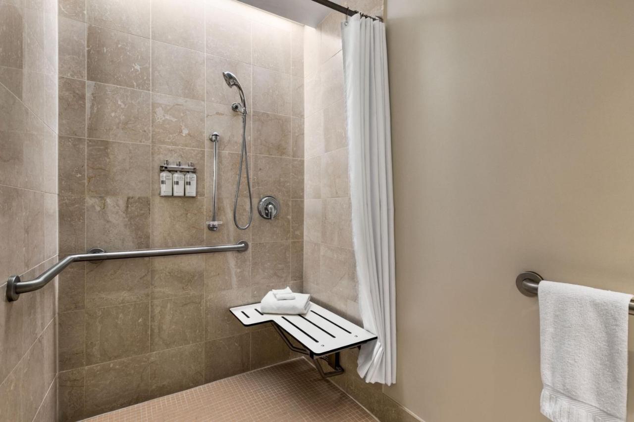 Newly Renovated, Guest room, 1 King at Magnolia Hotel Houston, A Tribute Portfolio Hotel
