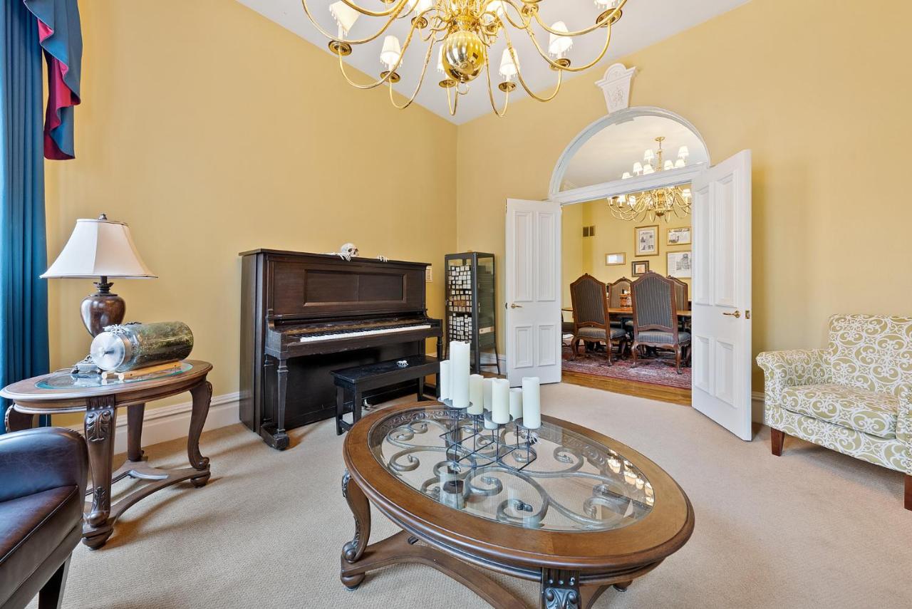 | 1BR Schwartz Castle- 1