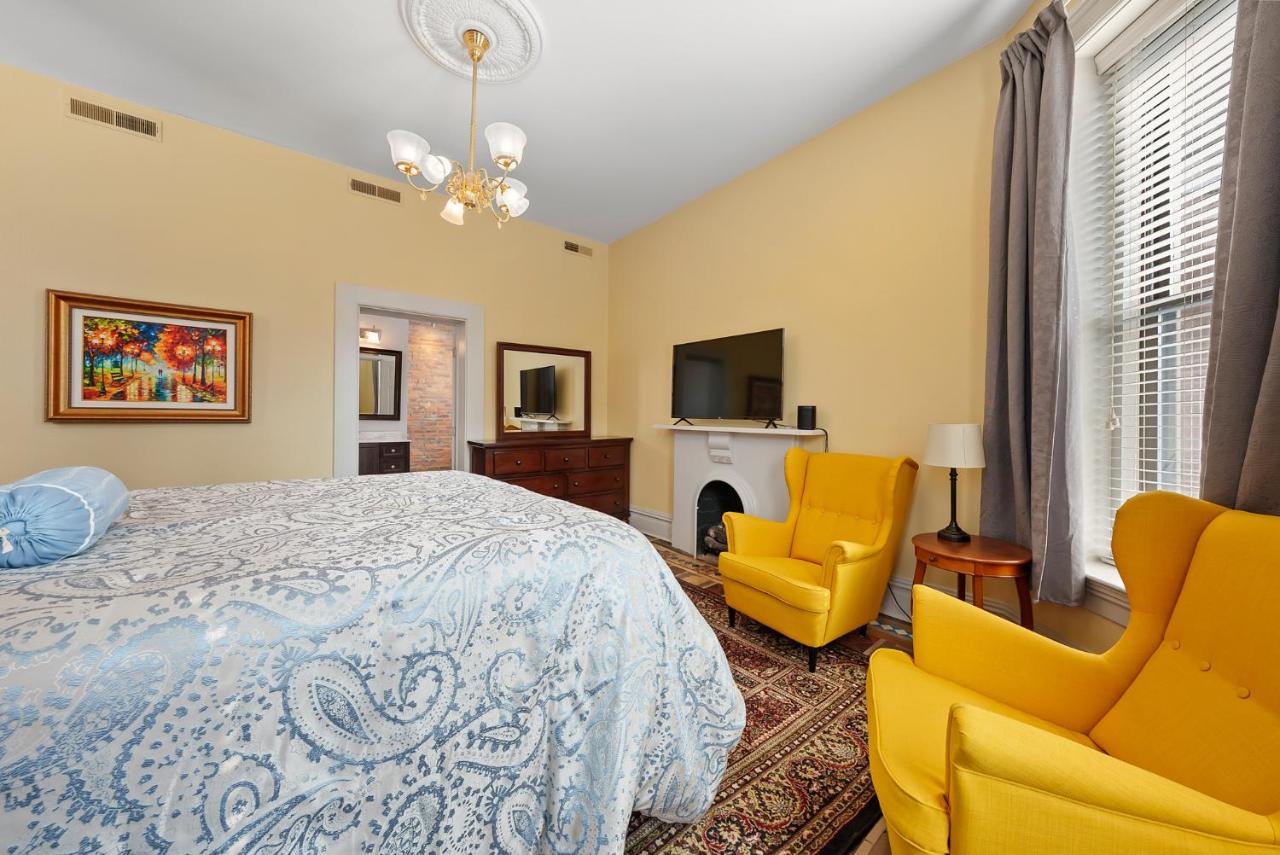 | 1BR Schwartz Castle- 1