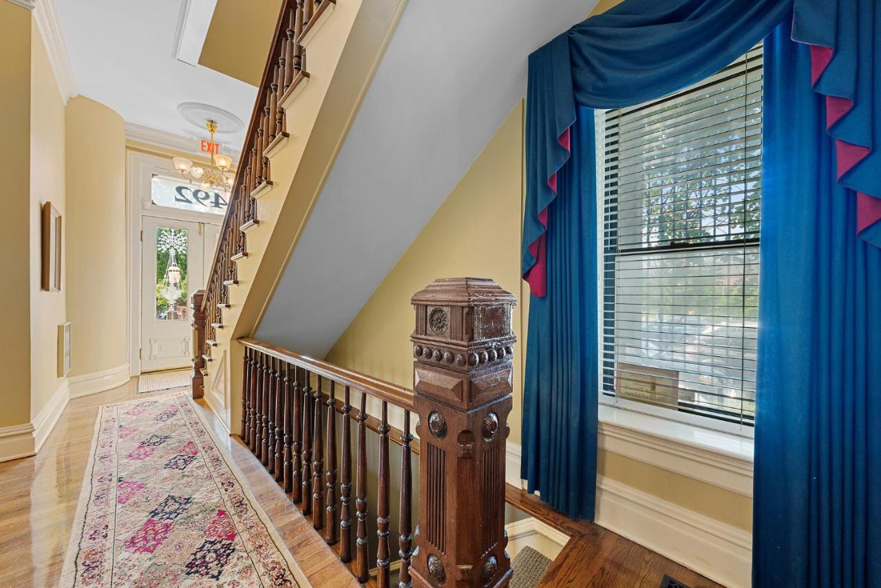 | 1BR Schwartz Castle- 1