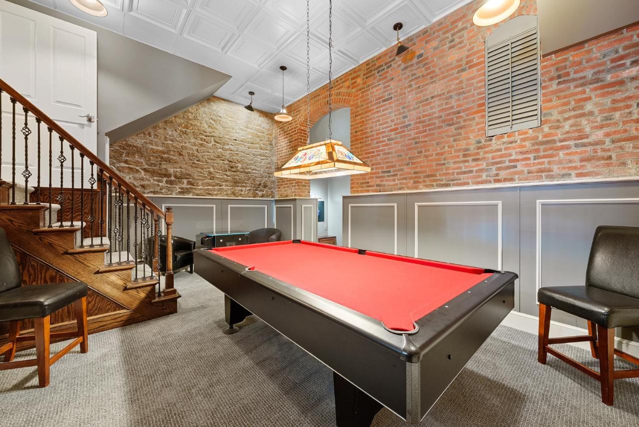 | 1BR Schwartz Castle- 1