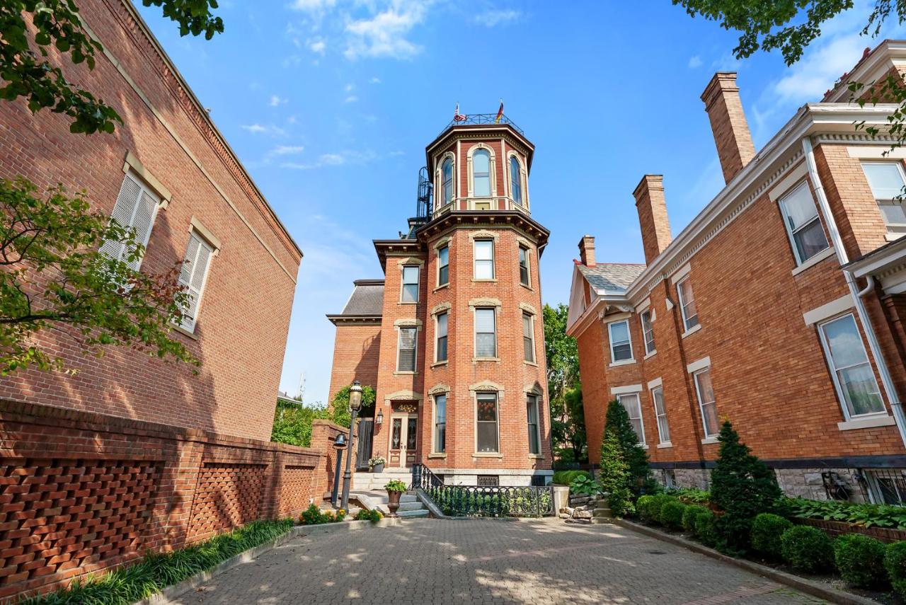 | 1BR Schwartz Castle- 1