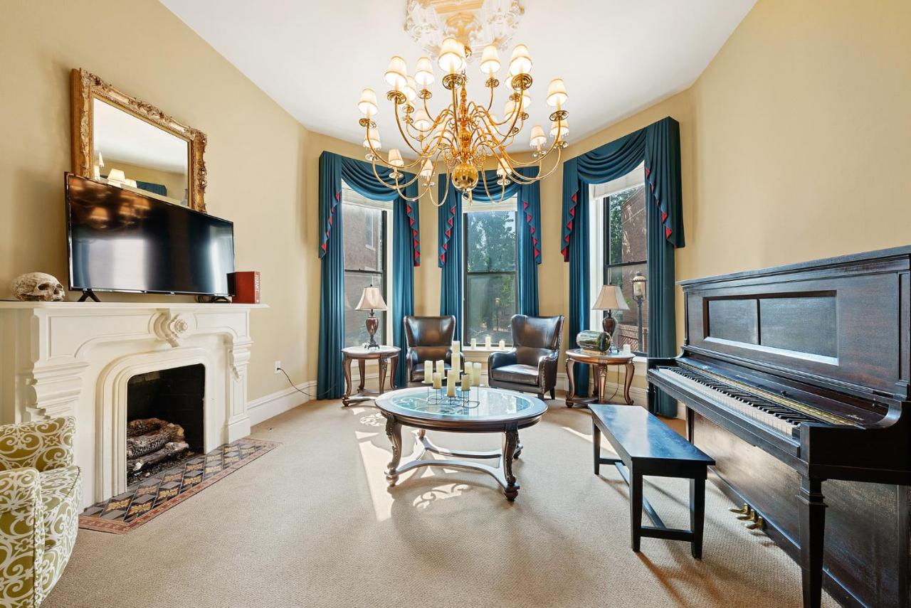 | 1BR Schwartz Castle- 2