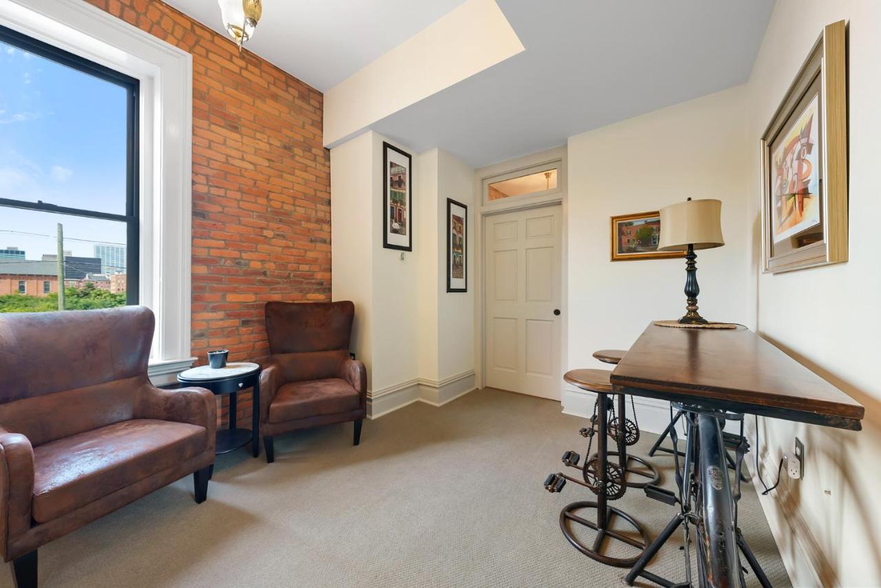 | 1BR Schwartz Castle- 2