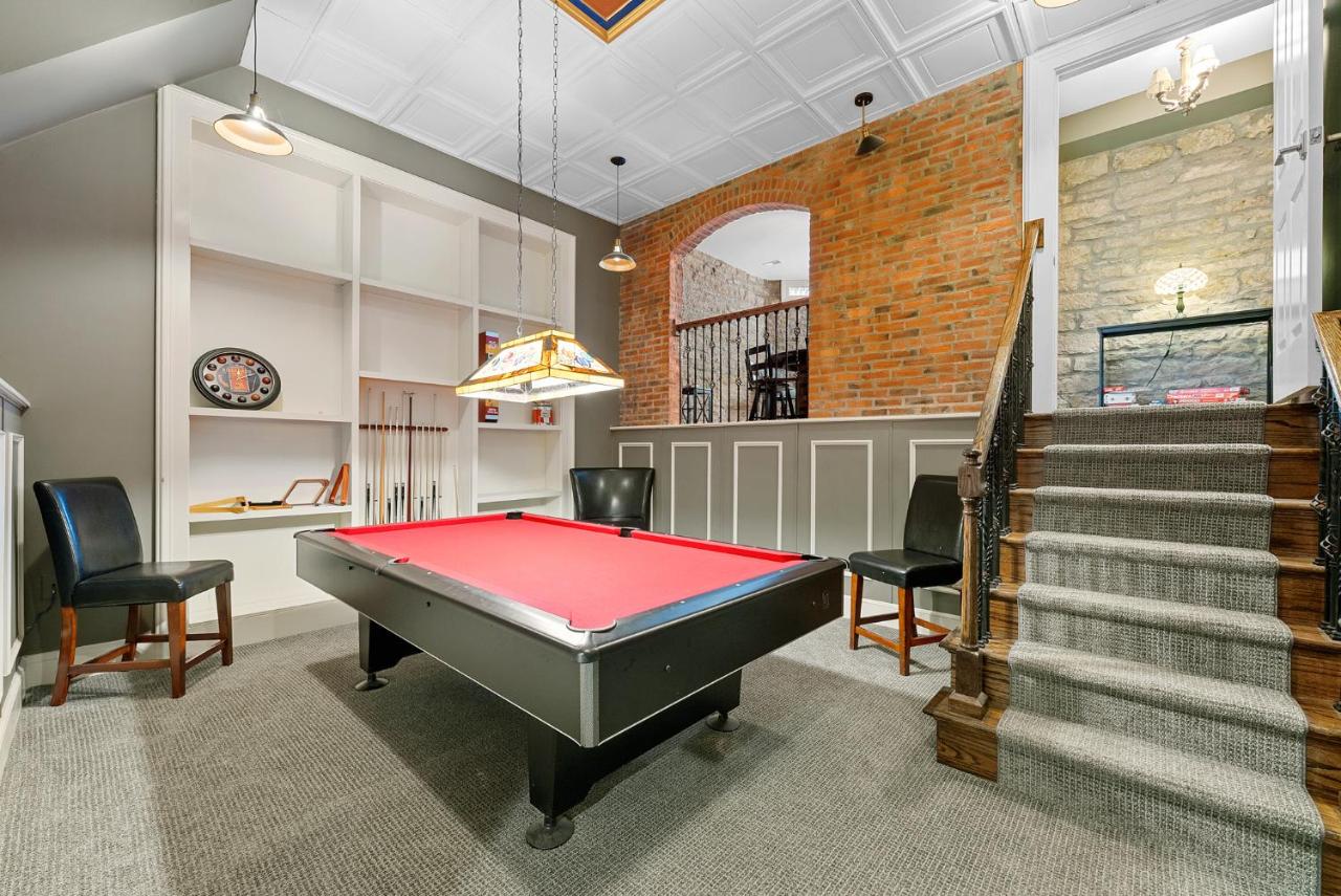| 1BR Schwartz Castle- 2