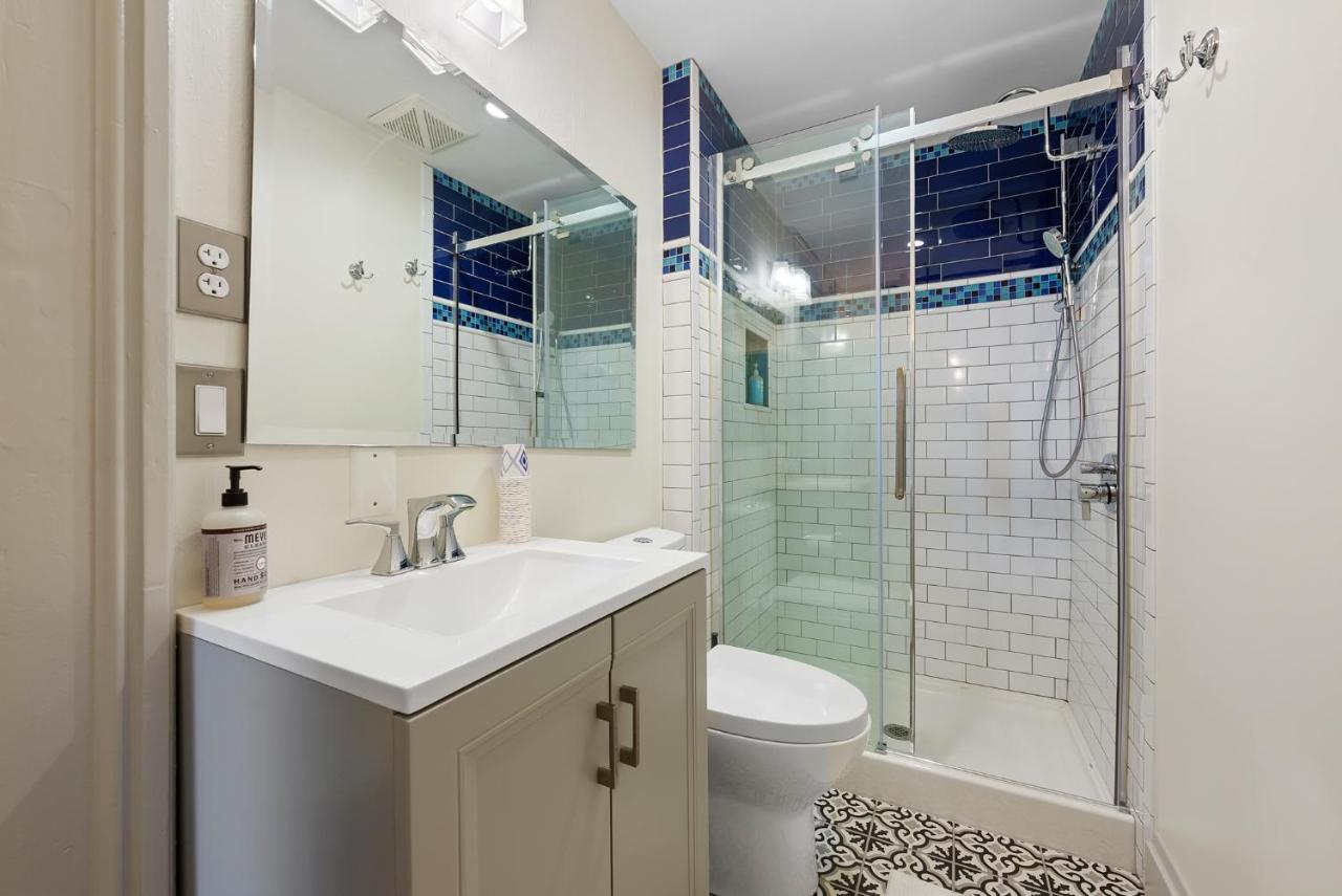 | 1BR Schwartz Castle- 2