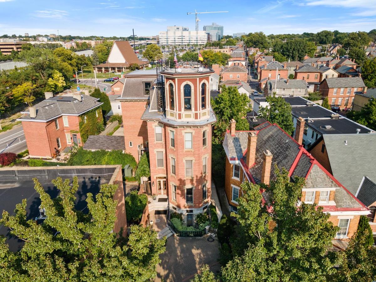 | 1BR Schwartz Castle- 2