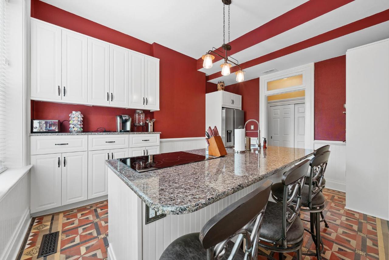| 1BR Schwartz Castle- 2