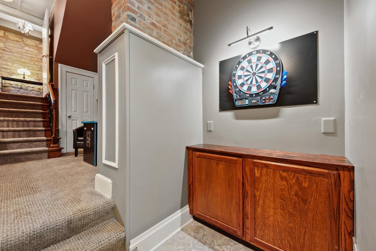 | 1BR Schwartz Castle- 2