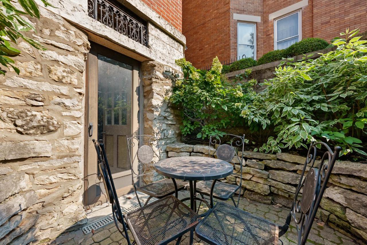 | 1BR Schwartz Castle- 2