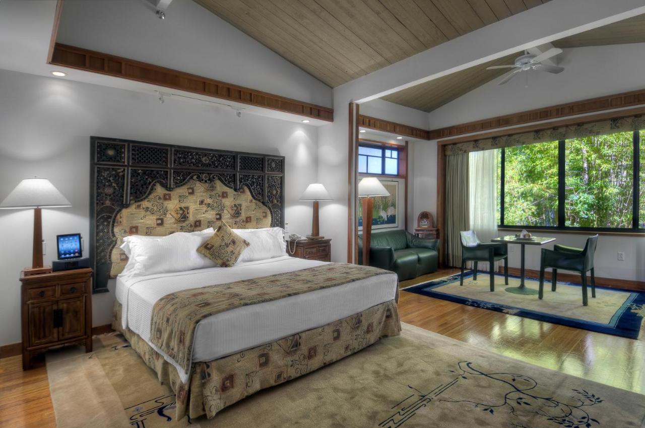King Suite with Fireplace at Dinah's Garden Hotel