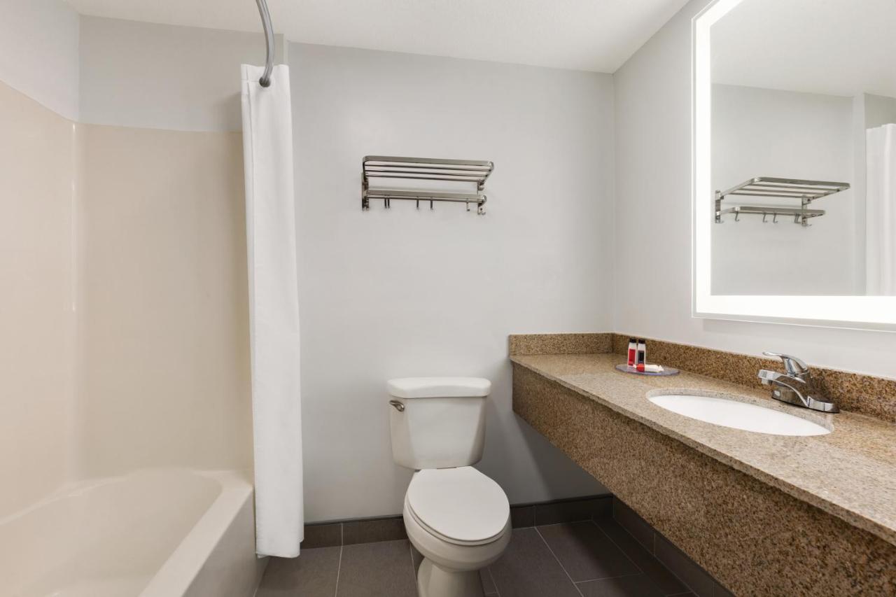 King Suite with Jacuzzi at Country Inn & Suites by Radisson, Panama City, FL