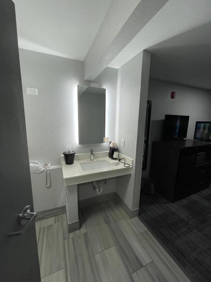 Deluxe King Room at La Quinta Inn by Wyndham Indianapolis Airport Executive Dr