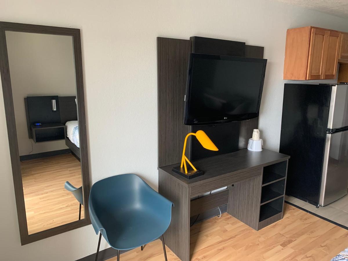 Queen Room - Disability Access - Non-Smoking at Studio 6 Lincoln, NE - Airport