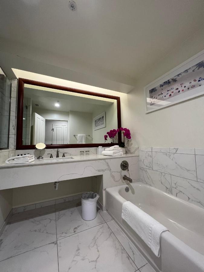 | The Capri Inn
