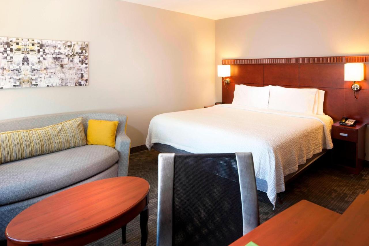 King Room with Sofa Bed at Courtyard by Marriott Brownsville