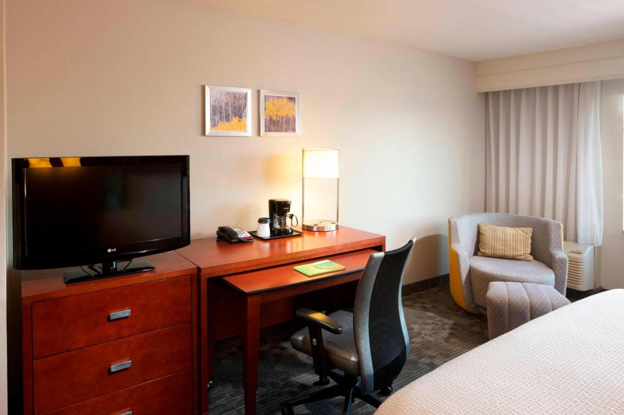 Large King Room with Courtyard View at Courtyard by Marriott Brownsville