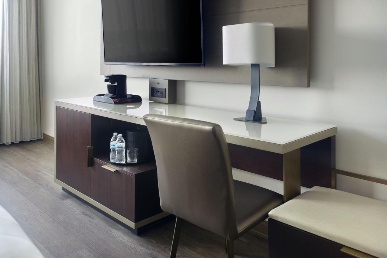 Concierge level, Guest room, 1 King or 2 Double, High floor at Marriott Kansas City Overland Park