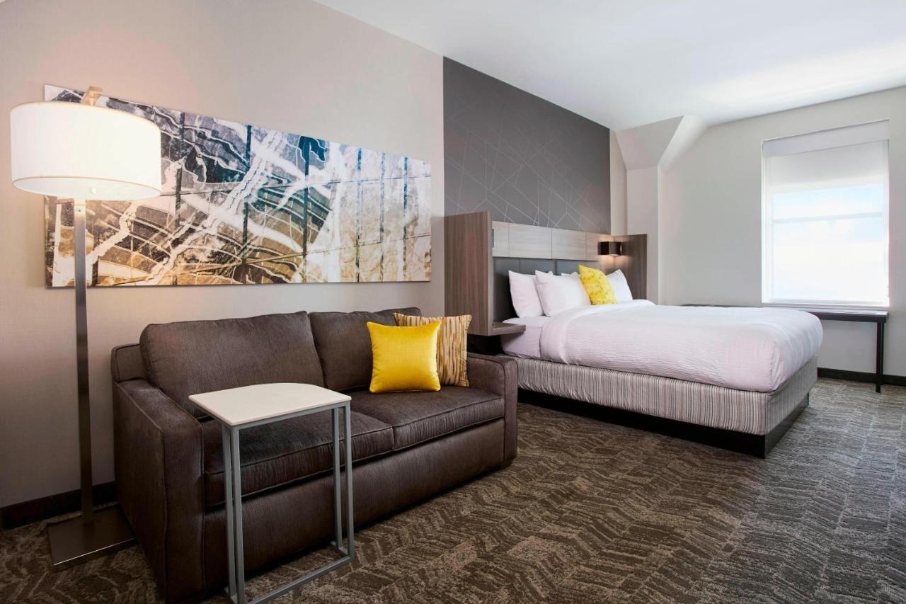 King Suite at SpringHill Suites by Marriott Milwaukee Downtown