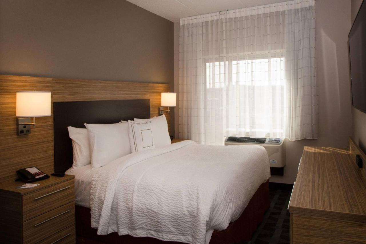 One-Bedroom Queen Suite at TownePlace Suites by Marriott Pittsburgh Cranberry Township