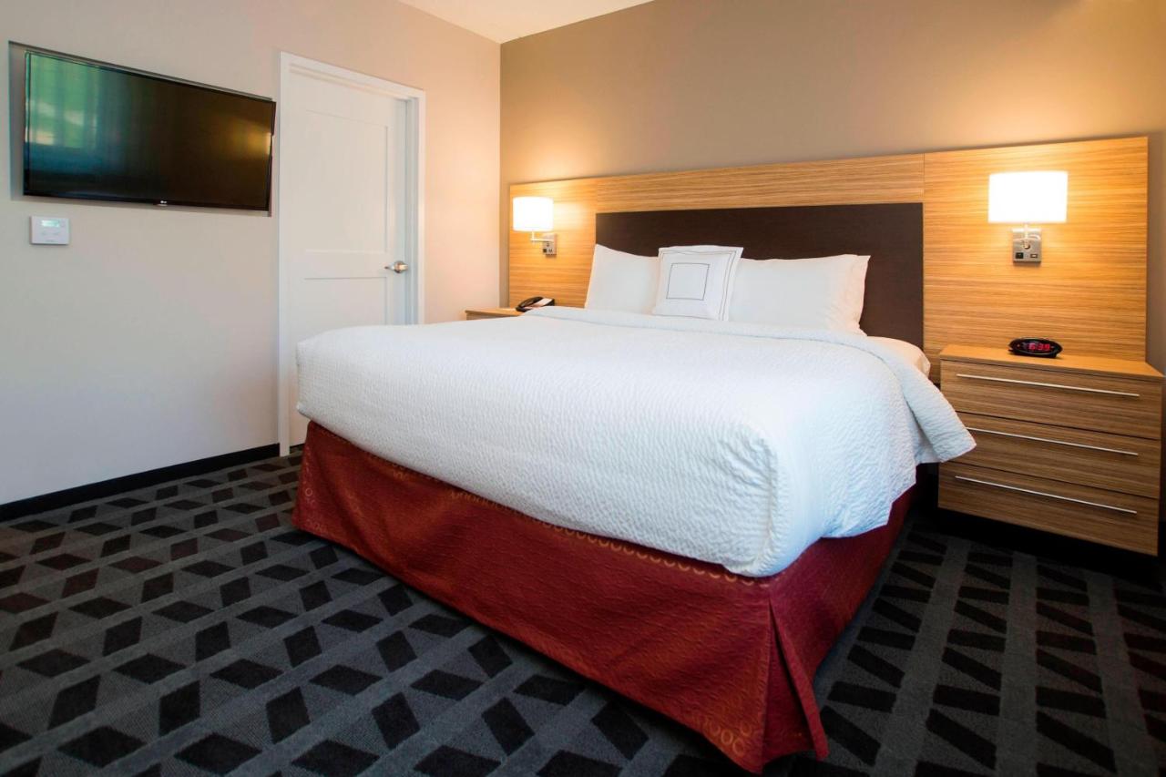 King Studio with Sofa Bed at TownePlace Suites by Marriott Pittsburgh Cranberry Township