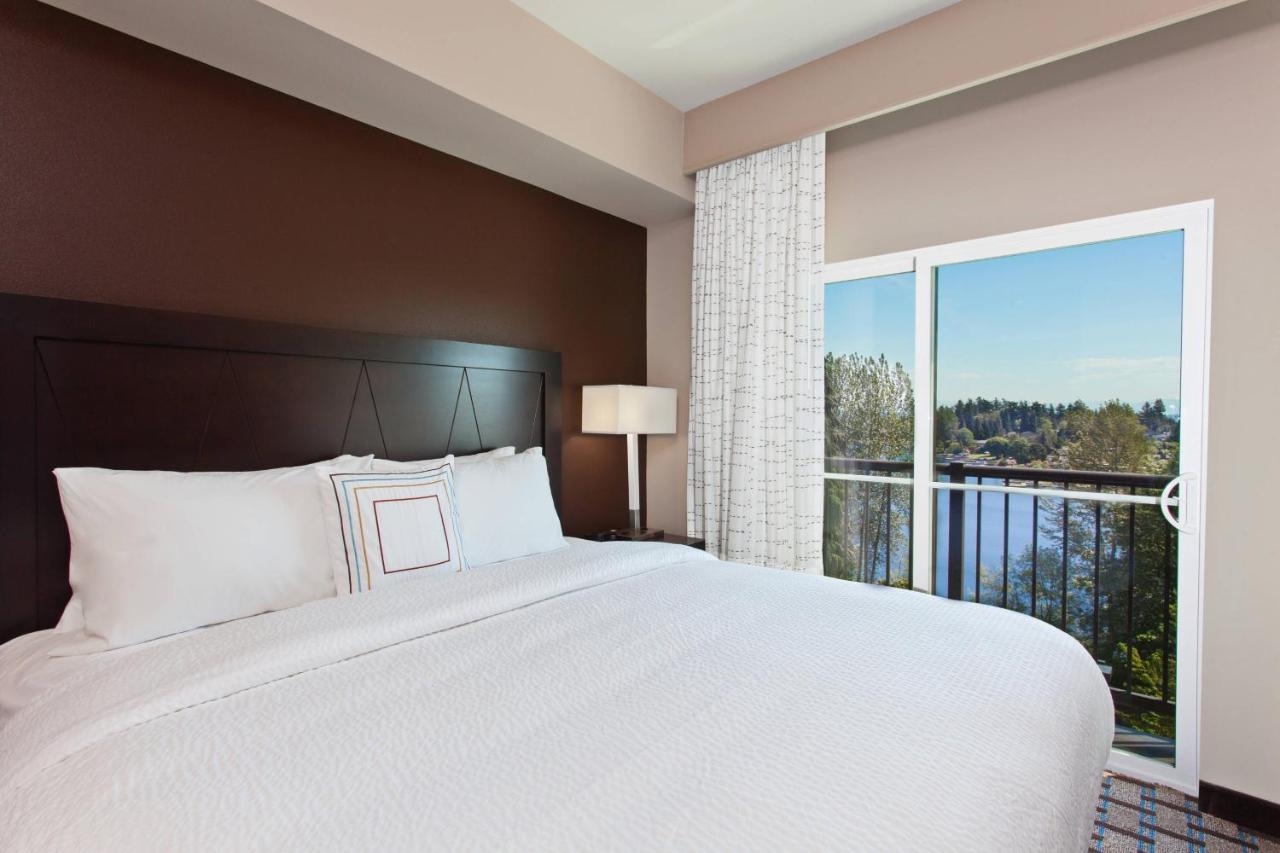 King Studio with Sofa Bed and Balcony at Residence Inn by Marriott Seattle Sea-Tac Airport