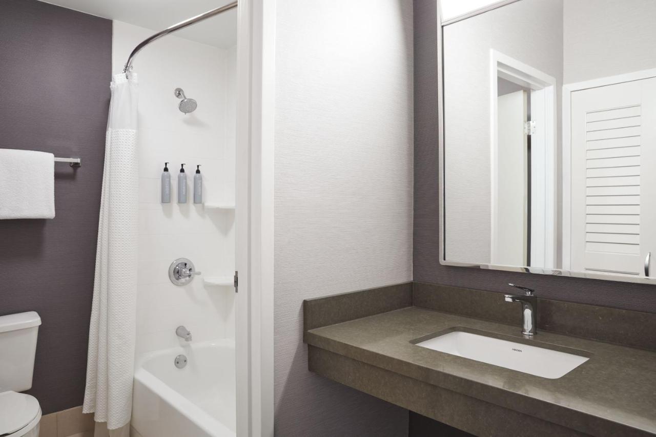 | Courtyard by Marriott St. Louis Downtown West