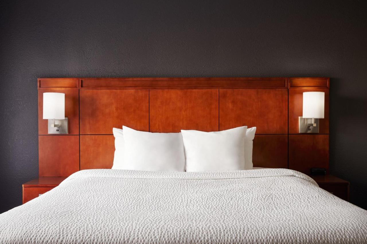 | Courtyard by Marriott St. Louis Downtown West