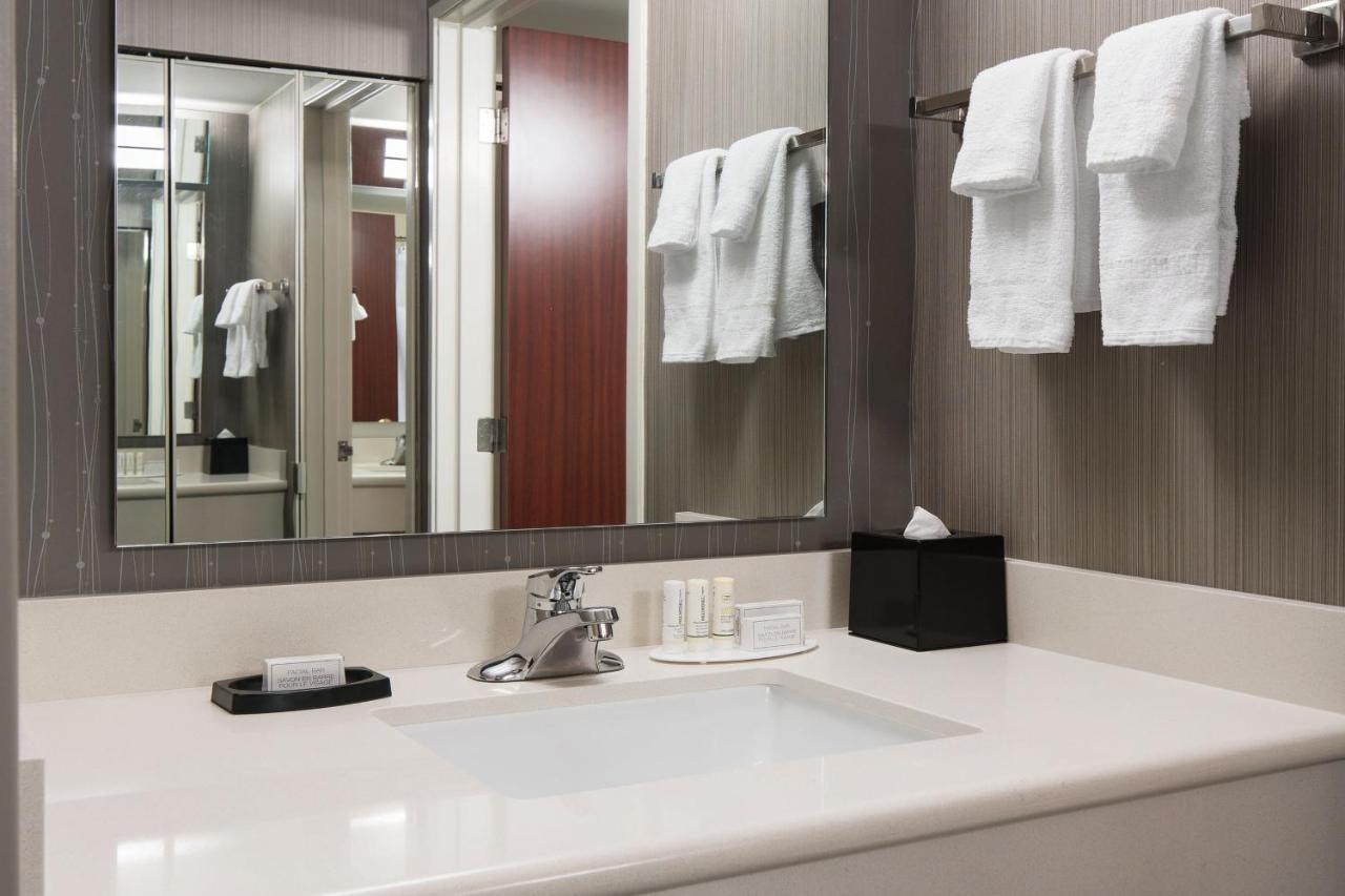 | Courtyard by Marriott Seattle Federal Way
