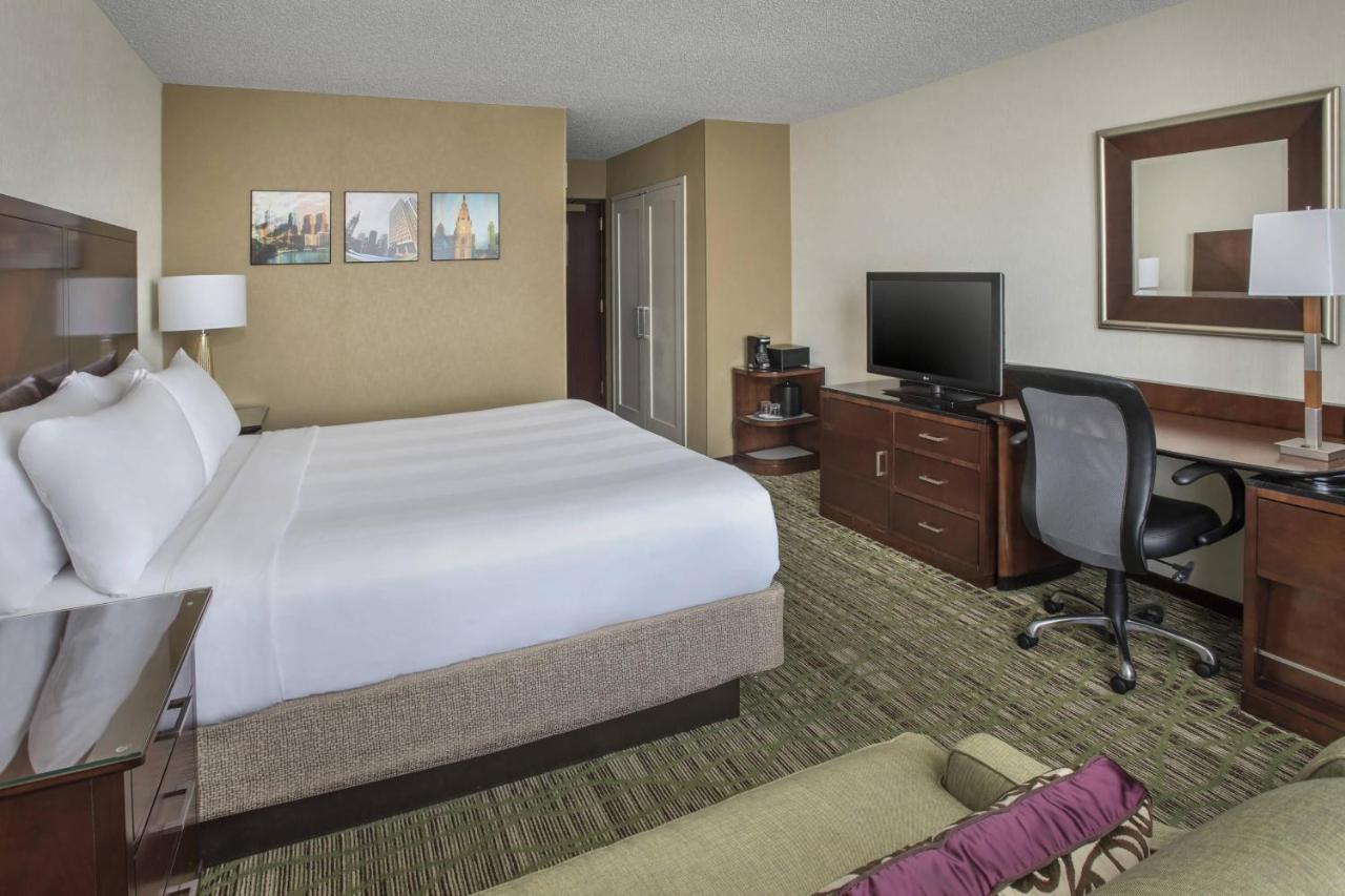 King Room - Hearing Accessible at Philadelphia Airport Marriott