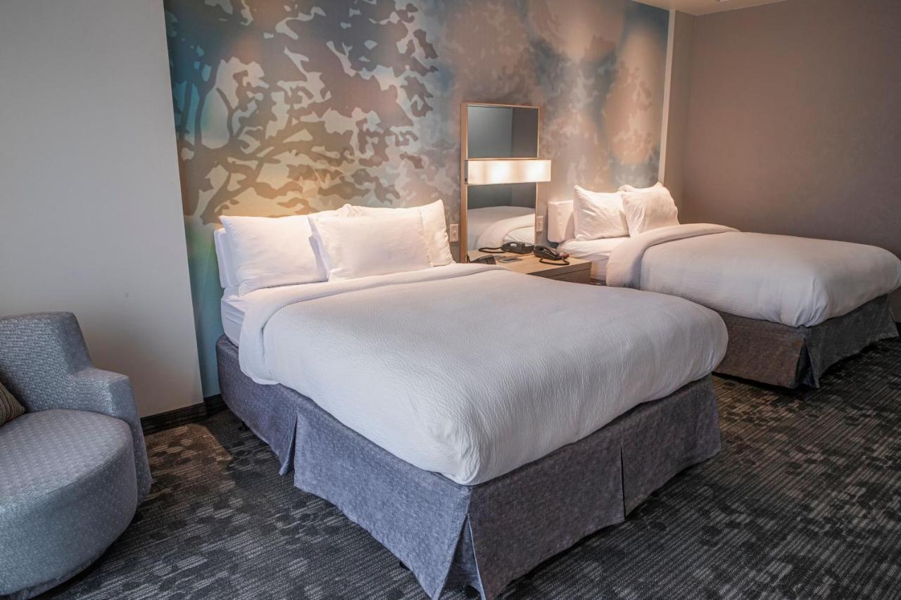 Double Queen Room at Courtyard by Marriott Greenville Mauldin