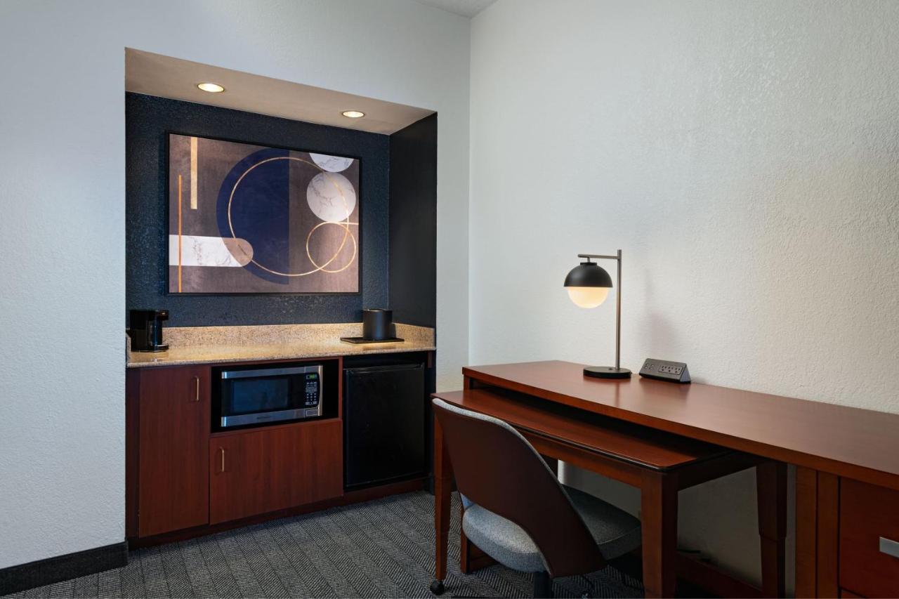 1 Bedroom Suite, 1 King, Sofa bed at Courtyard by Marriott Dallas Plano Parkway at Preston Road