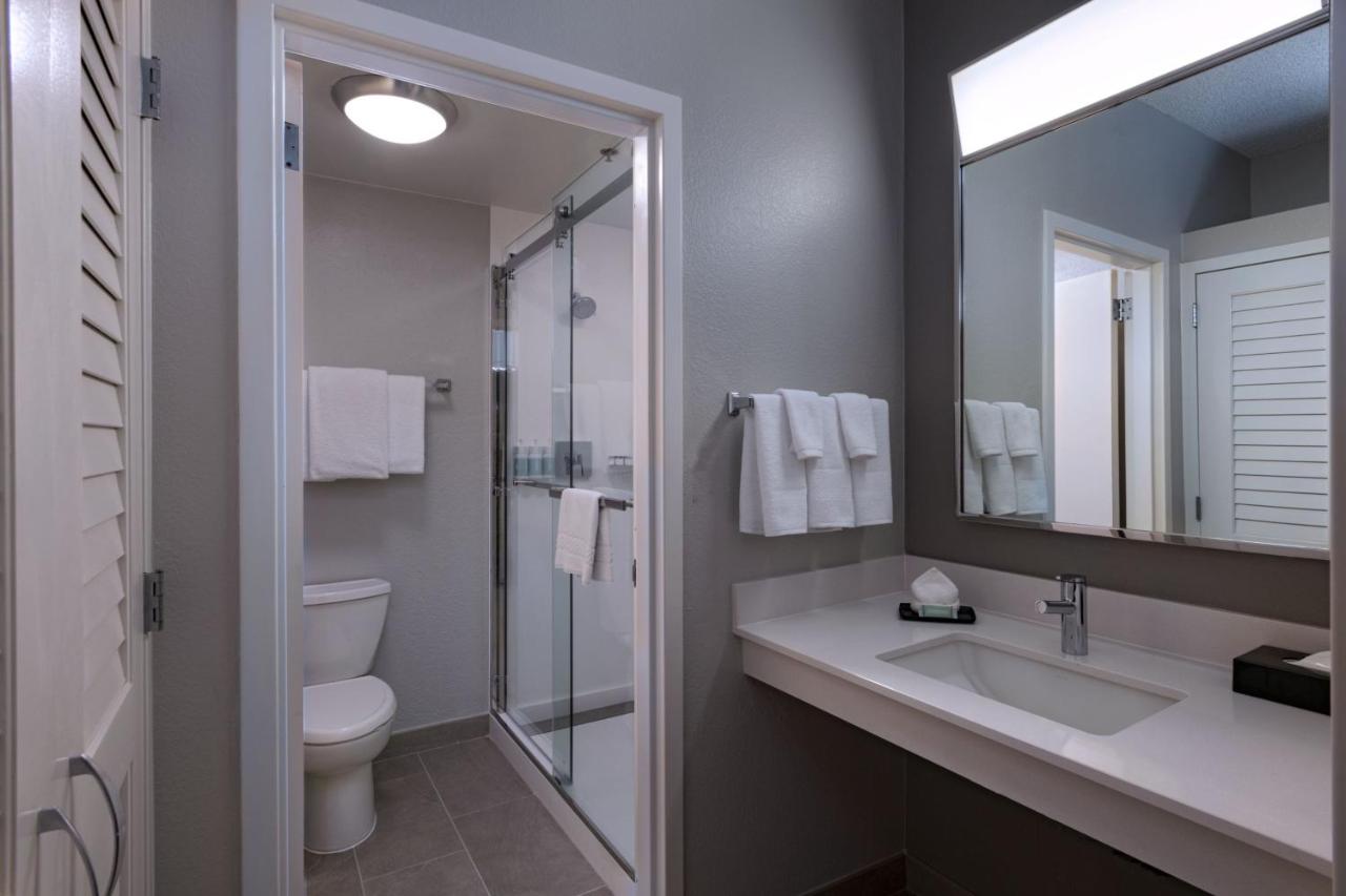 1 Bedroom Suite, 1 King, Sofa bed at Courtyard by Marriott Dallas Plano Parkway at Preston Road