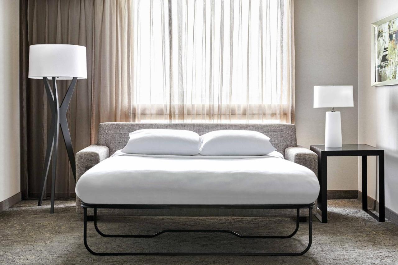Larger Guest room, 1 King, Sofa bed, Corner room at Los Angeles Airport Marriott