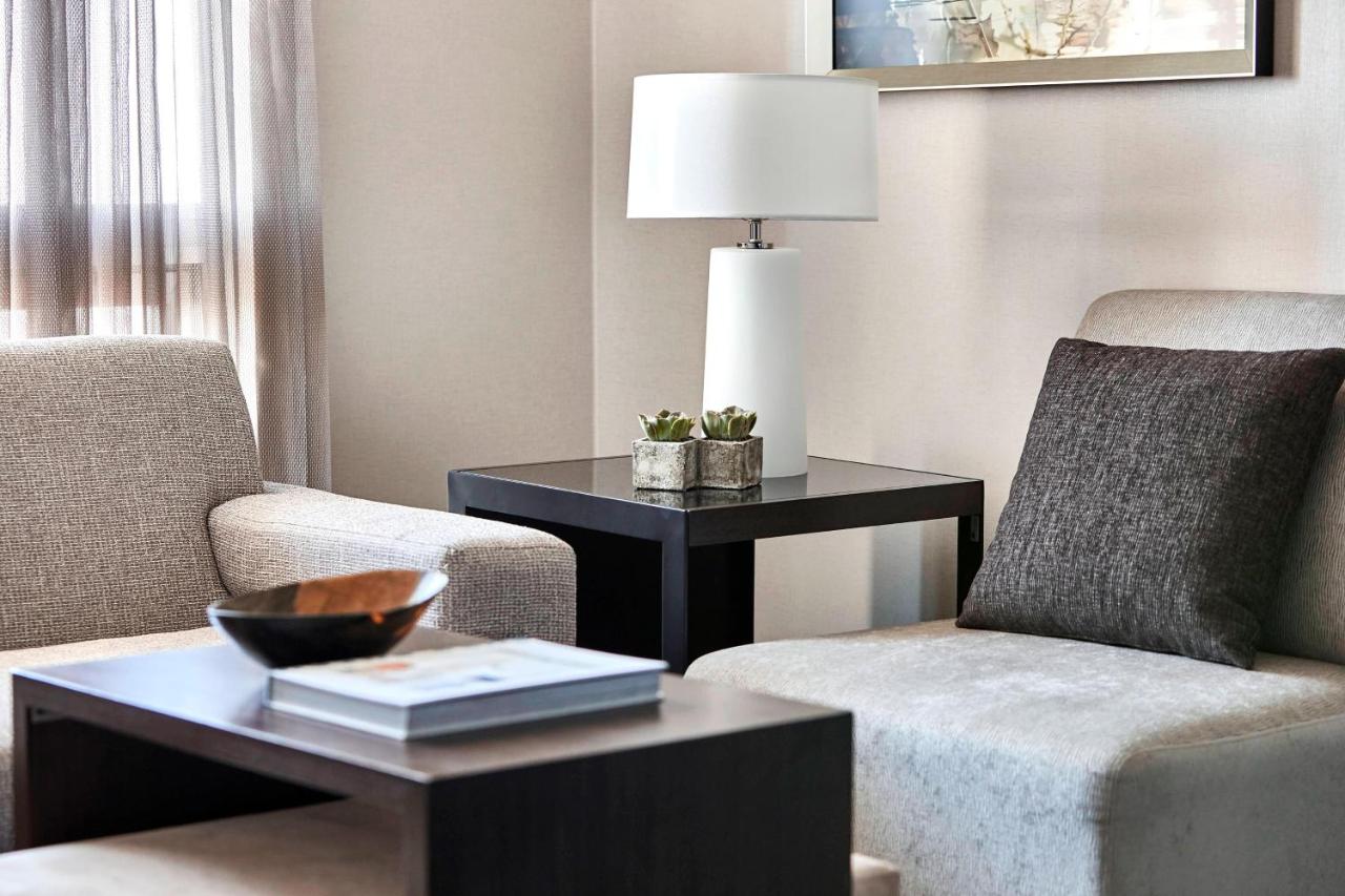 Larger Guest room, 1 King, Sofa bed, Corner room at Los Angeles Airport Marriott